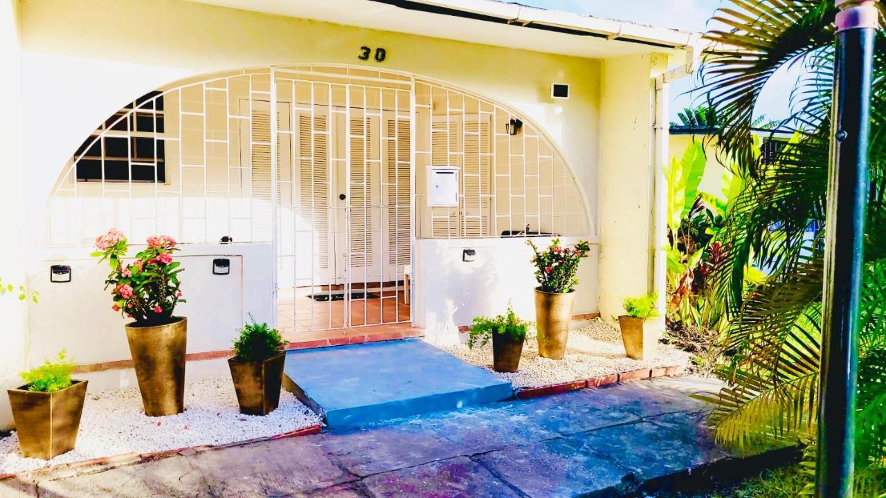 Sugalove Villa 30 Flamboyant Ave Saint James Extérieur photo